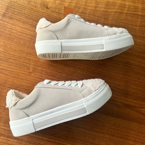 Treasure & Bond Kid’s Kamila Cozy Faux Fur Trim Sneaker. Size Kid’s 13. - Picture 13 of 14